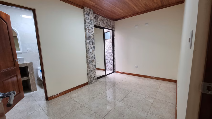 Alquiler de Apartamento  en Yoses Sur - Barrio Los Mangos - Cerca de la U Veritas
