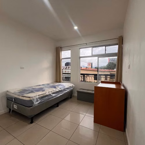 Alquiler de habitación en San Pedro , Amueblada con servicios, Luz Natural ( Baño Privado ) - Imagen 4