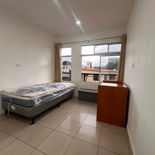 Alquiler de habitación en San Pedro , Amueblada con servicios, Luz Natural ( Baño Privado ) - Imagen 3
