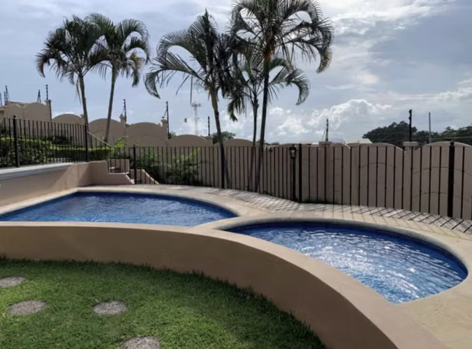 Se Vende Amplia Casa en Condominio en La Ribera de Belén