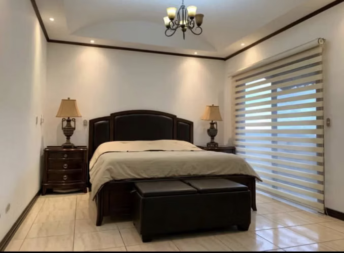 Se Vende Amplia Casa en Condominio en La Ribera de Belén