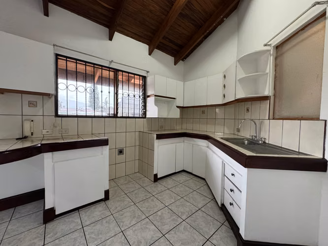 Alquiler apartamento en La Uruca | 2 habitaciones | 1 parqueo