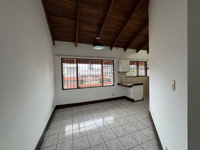 Alquiler apartamento en La Uruca | 2 habitaciones | 1 parqueo - Imagen 4