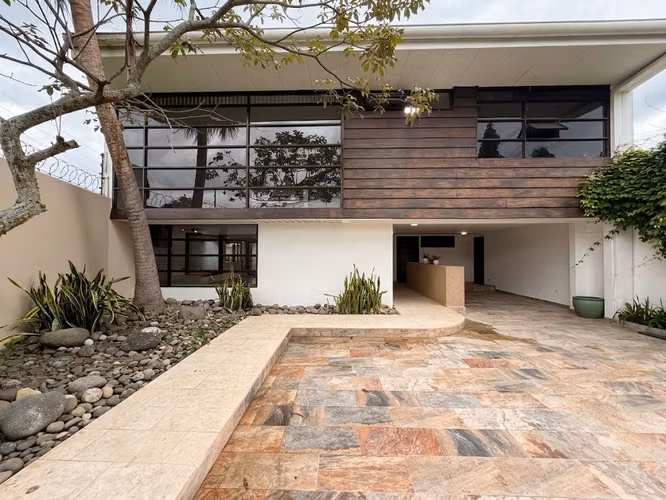 Alquiler de casa independiente en Trejos Montealegre, Escazú - Imagen 4