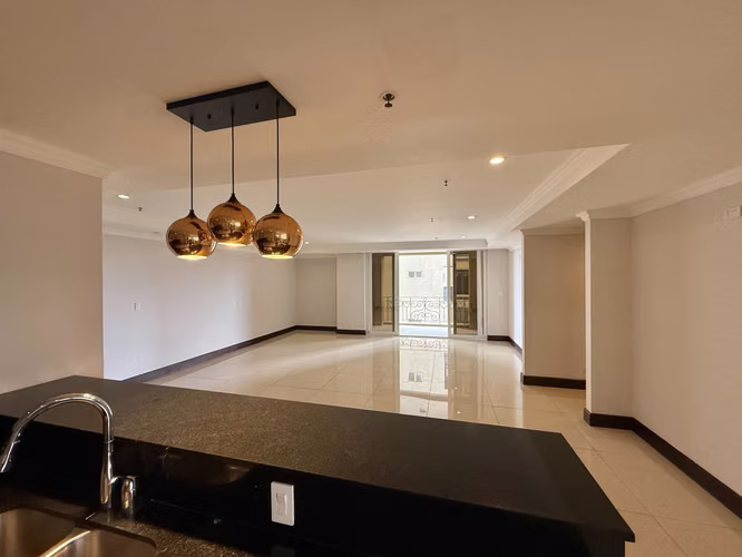 Alquiler apartamento en Torres del Lago, Sabana Sur | 2 habitaciones | 138 m² | $1.800 - Imagen 3