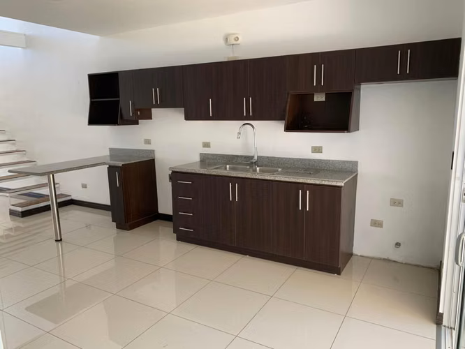 CASA EN VENTA EN CONDOMINIO MONTES DE OCA