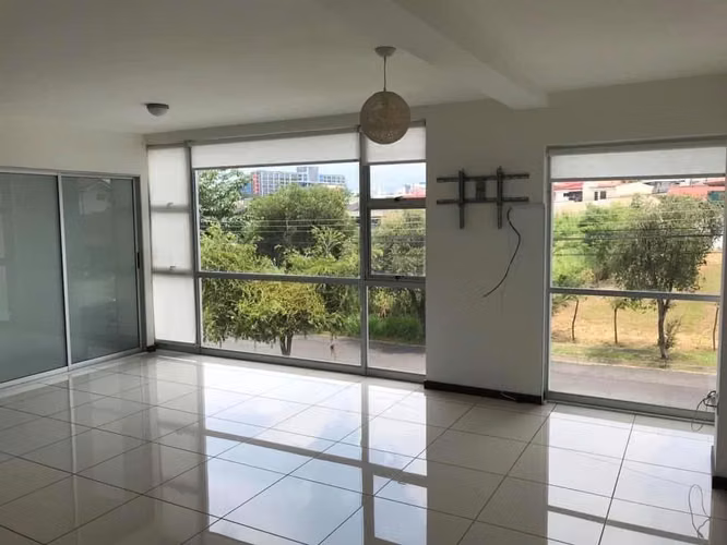 Se Alquila moderno Apartamento en Condominio La Uruca