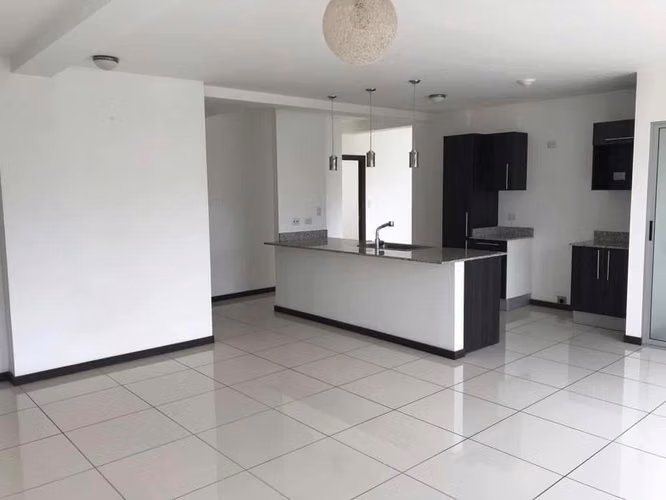Se Alquila moderno Apartamento en Condominio La Uruca - Imagen 3