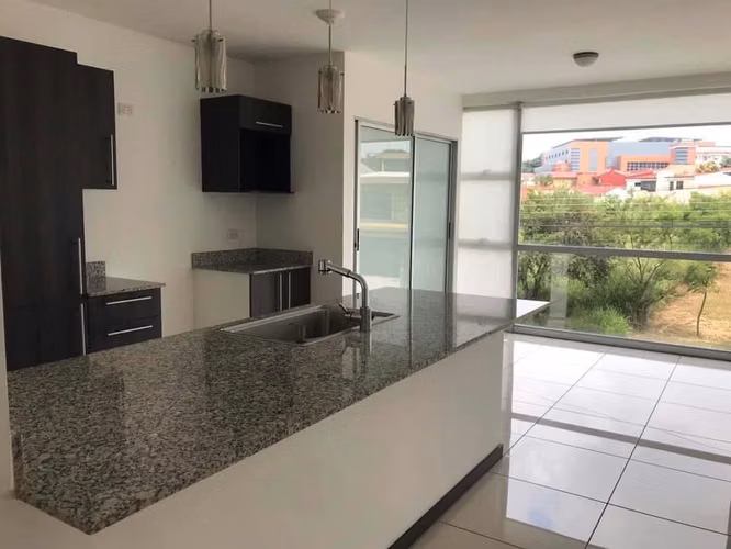 Se Alquila moderno Apartamento en Condominio La Uruca - Imagen 4