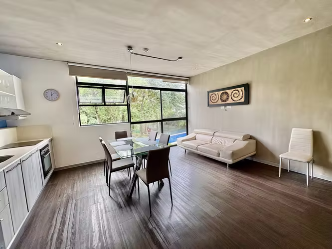 SANTA ANA CENTRO! MODERNO APARTAMENTO AMOBLADO DE 1HAB/1BAÑO/1PARQUEO - Imagen 3