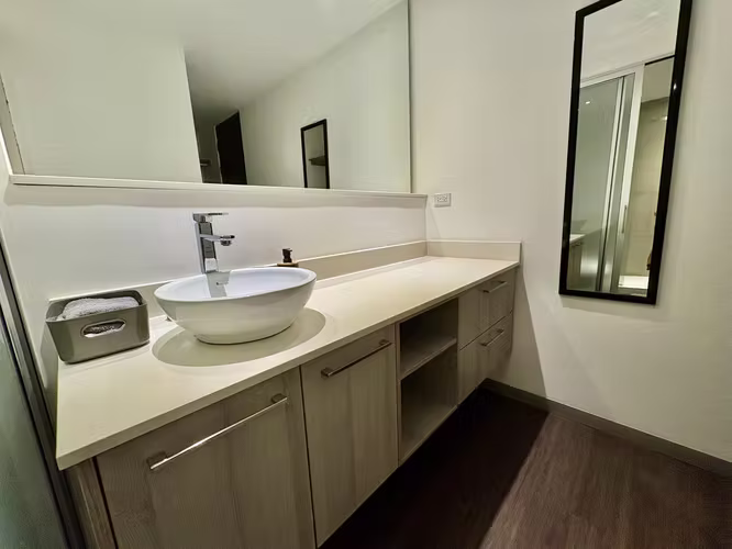 SANTA ANA CENTRO! MODERNO APARTAMENTO AMOBLADO DE 1HAB/1BAÑO/1PARQUEO - Imagen 13