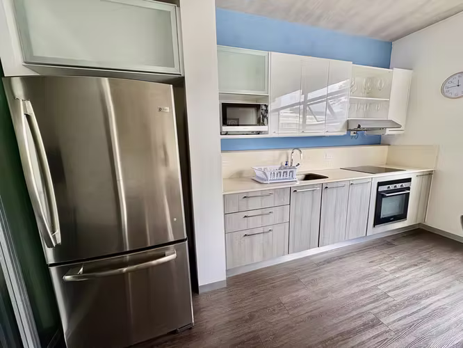 SANTA ANA CENTRO! MODERNO APARTAMENTO AMOBLADO DE 1HAB/1BAÑO/1PARQUEO - Imagen 6