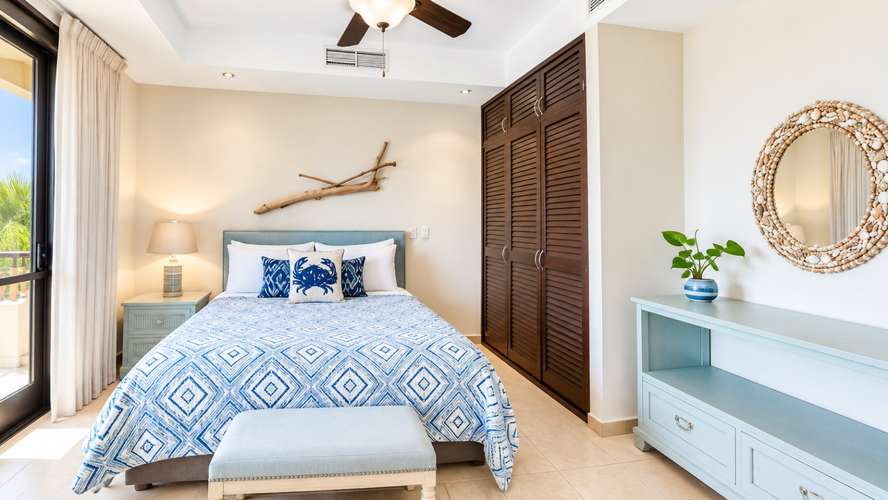 Single-family home inSingle-family home condominium for sale $385,000 