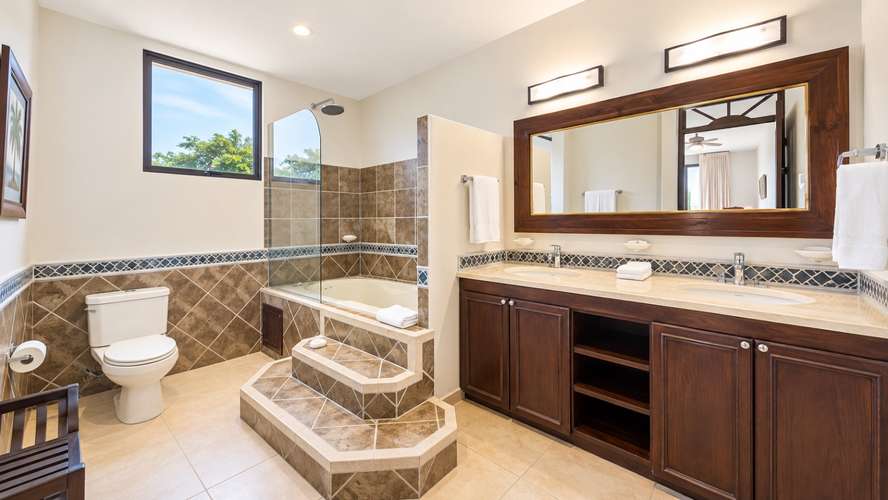 Single-family home inSingle-family home condominium for sale $385,000 