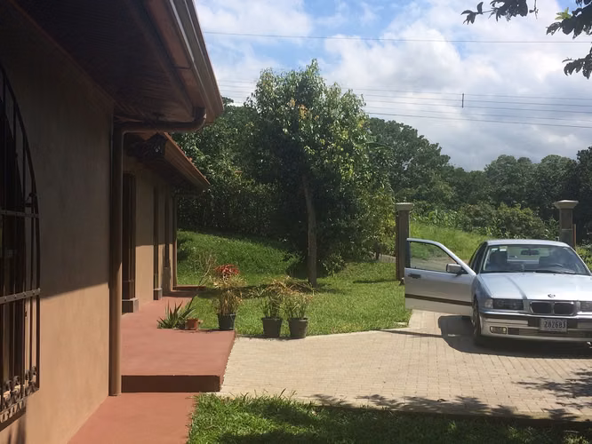 Hermosa Casa Grecia-Peralta - Imagen 2
