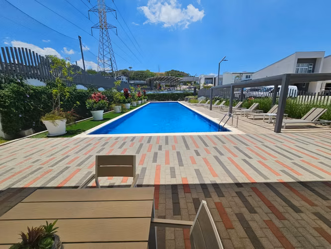 Guachipelín 3-10, hermosa-fina-nueva, L. Blanca, 3 hab, 2.5 baños, sala TV, terraza- patio. - Imagen 14