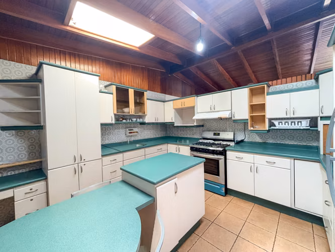Casa amplia con terraza, jardín privado y 4 parqueos | San Vicente de Moravia - Imagen 8