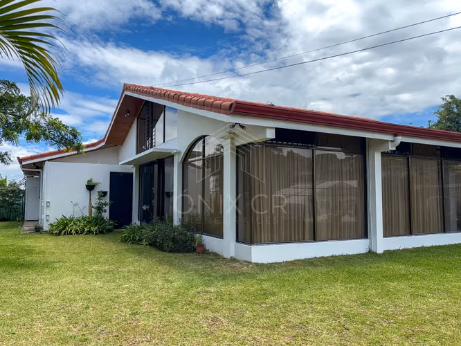 Hermosa Casa de Un Nivel en Alquiler en Curridabat 4 habitaciones con Patio - Imagen 17