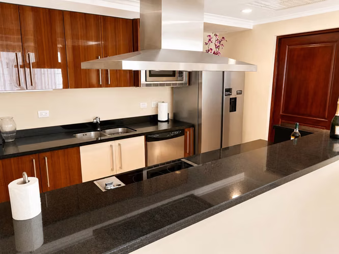 Cortijo Los Laureles, Escazú - 1DOR/2.5BA - 82 m2 *** FULL AMUEBLADO *** - Imagen 4
