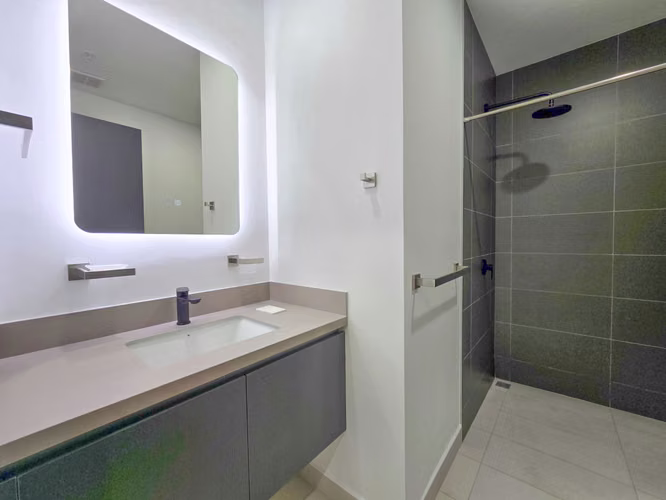 Para estrenar! Lujoso apartamento con jardín y línea blanca en Santa Ana - Imagen 8