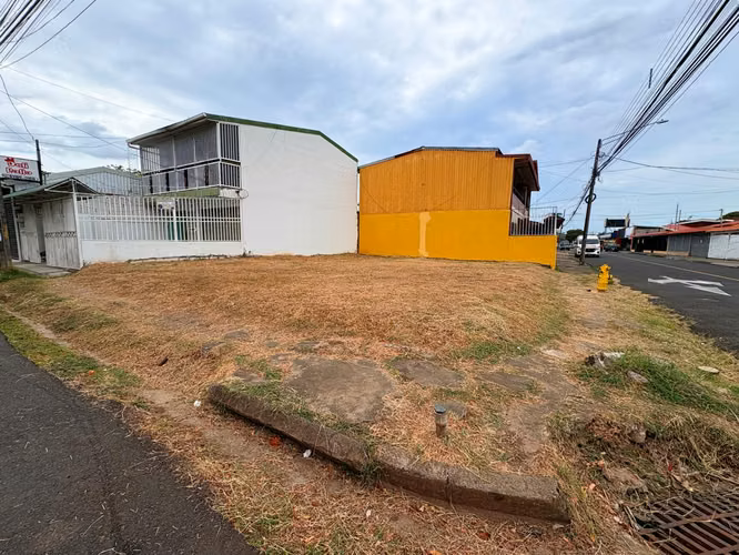 Lote esquinero mixto de 170 m² en el centro de Cañas - Imagen 2