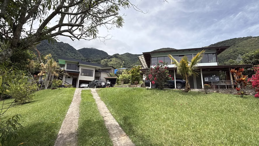 Dos casas y 4.304 m² en San Antonio de Escazú