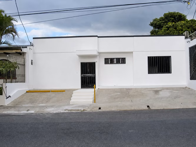 Casa de una planta / uso de suelo mixto / para oficina o comercio en Rohrmoser Pavas - Imagen 2