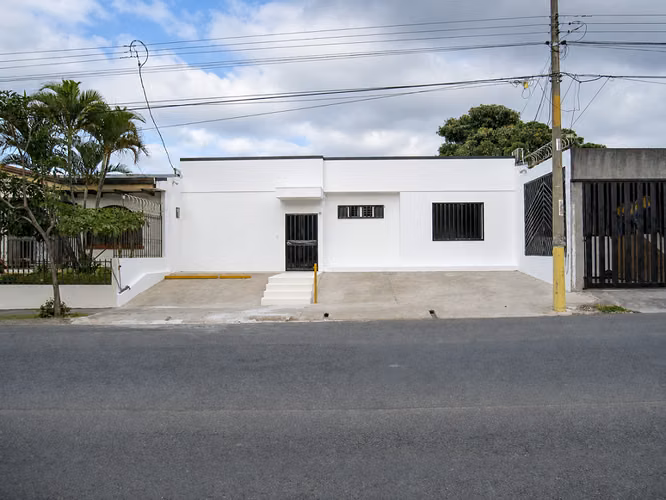 Casa de una planta / uso de suelo mixto / para oficina o comercio en Rohrmoser Pavas