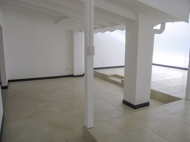 Casa de una planta / uso de suelo mixto / para oficina o comercio en Rohrmoser Pavas - Imagen 12