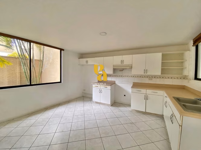 Venta de casa en condominio en Escazú - Imagen 4