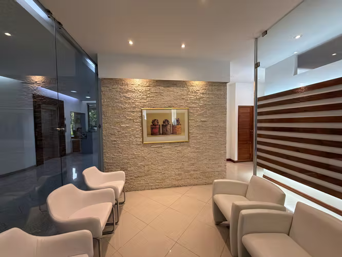 Clínica odontológica en Alquiler / Venta – Escazú, cerca de Plaza Paco - Imagen 3