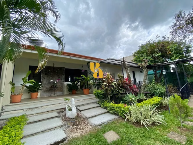 Alquiler de amplia casa tipo Quinta de 2,500m2 en Turrúcares - Imagen 2