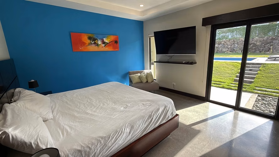 Casa de una planta con piscina en La Guácima - Imagen 18