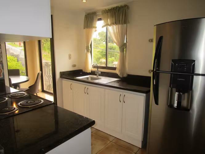 Casa SemiAmueblada y Línea  Blanca en Condominio, San Francisco, Heredia - Imagen 3