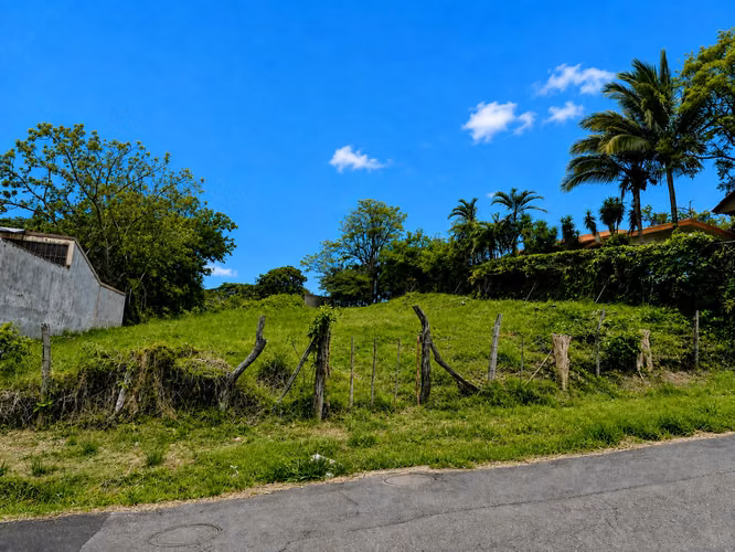 Venta deLote de 1.167 m² en Guachipelín de Escazú – Ideal para construir la casa de tus sueños KFM - Imagen 3