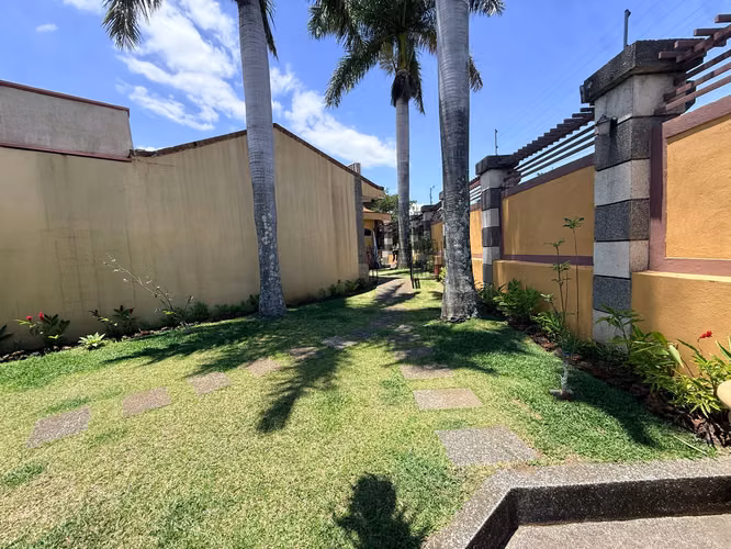 Casa de 3 habitaciones y jardín interior en Real Cariari - Imagen 18