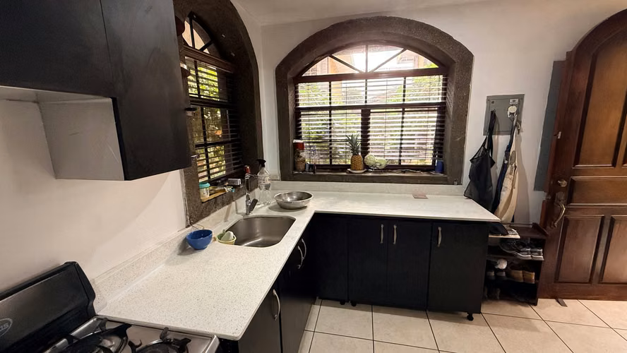 Casa de 3 habitaciones y jardín interior en Real Cariari - Imagen 3