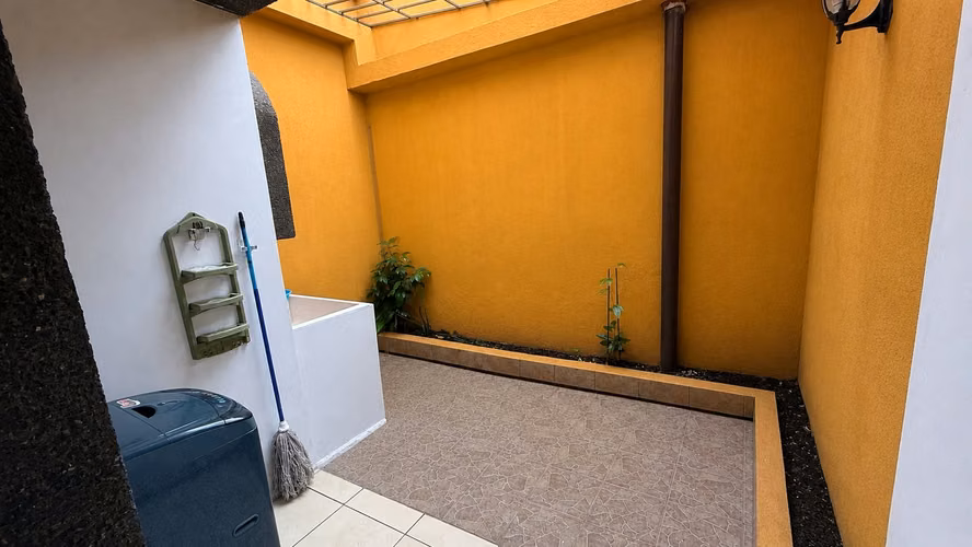 Casa de 3 habitaciones y jardín interior en Real Cariari - Imagen 12
