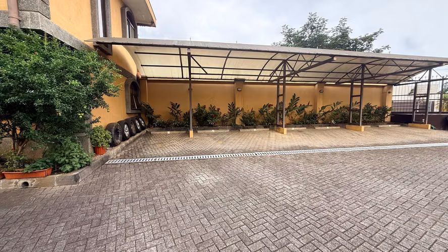 Casa de 3 habitaciones y jardín interior en Real Cariari - Imagen 15