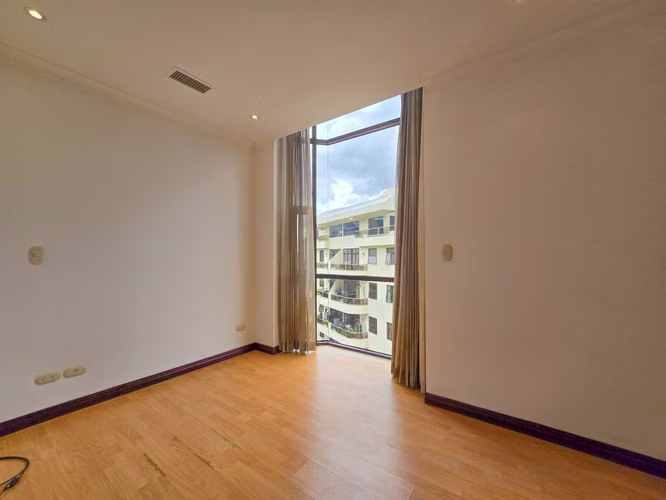 Apartamento de 219 m2 de 3 habit. + oficina y vista en San Rafael Escazú - Imagen 12