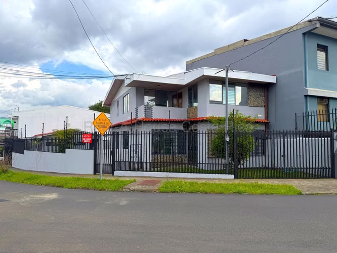 Venta de Casa en Los Yoses Sur, Zapote | 4 Habitaciones | Renovada - Imagen 19