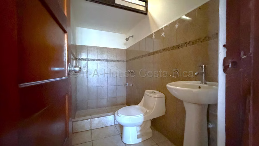 Venta de Casa en Los Yoses Sur, Zapote | 4 Habitaciones | Renovada - Imagen 12