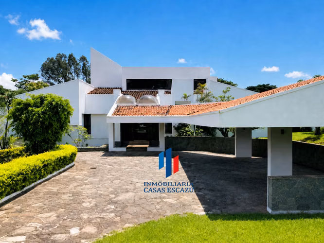 Alquiler de hermosa Casa en Escazú, para Restaurant, Oficinas, Hospedaje, etc
