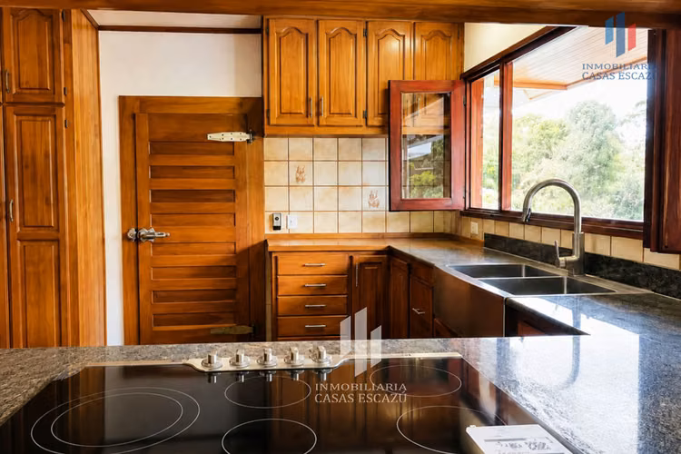 Alquiler de hermosa Casa en Escazú, para Restaurant, Oficinas, Hospedaje, etc - Imagen 8