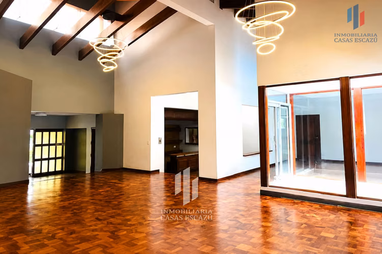 Alquiler de hermosa Casa en Escazú, para Restaurant, Oficinas, Hospedaje, etc - Imagen 5