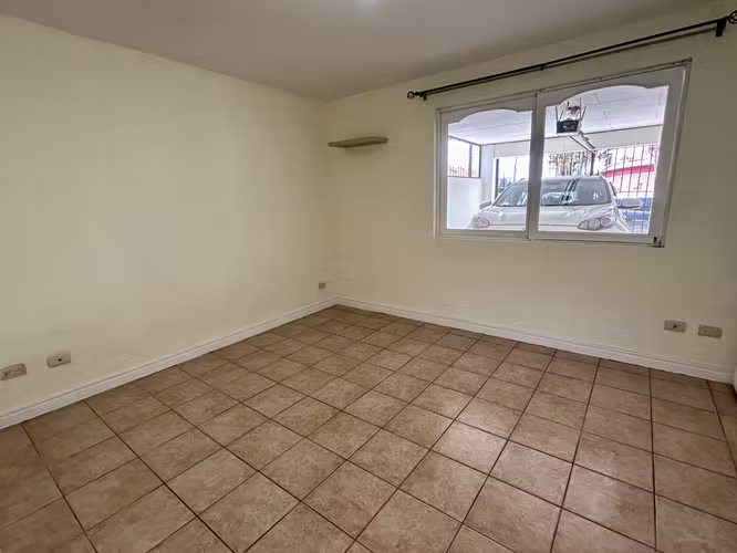 CASA DE UNA PLANTA EN LAGUNILLA