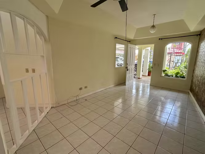 CASA DE UNA PLANTA EN LAGUNILLA