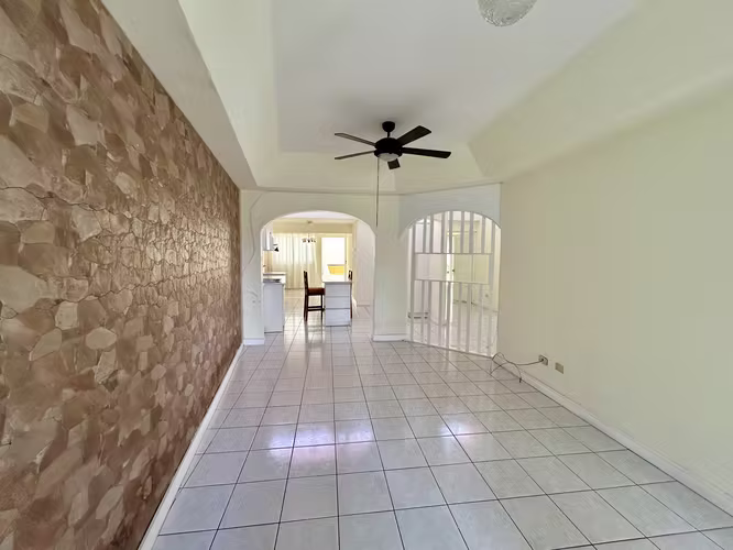CASA DE UNA PLANTA EN LAGUNILLA