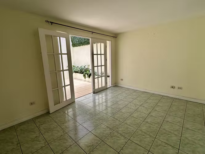 CASA DE UNA PLANTA EN LAGUNILLA