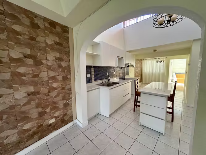 CASA DE UNA PLANTA EN LAGUNILLA